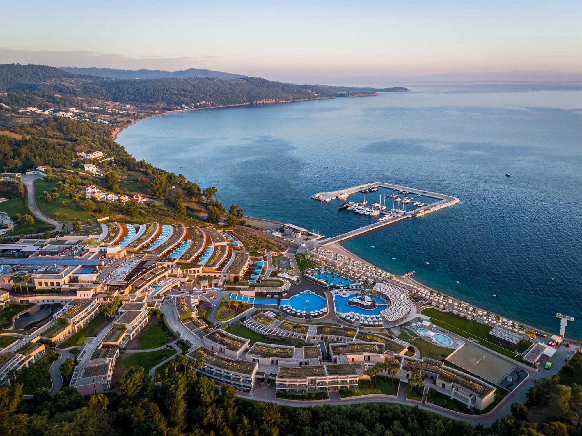 Miraggio Thermal Spa Resort باليوري المظهر الخارجي الصورة Aerial view of the resort