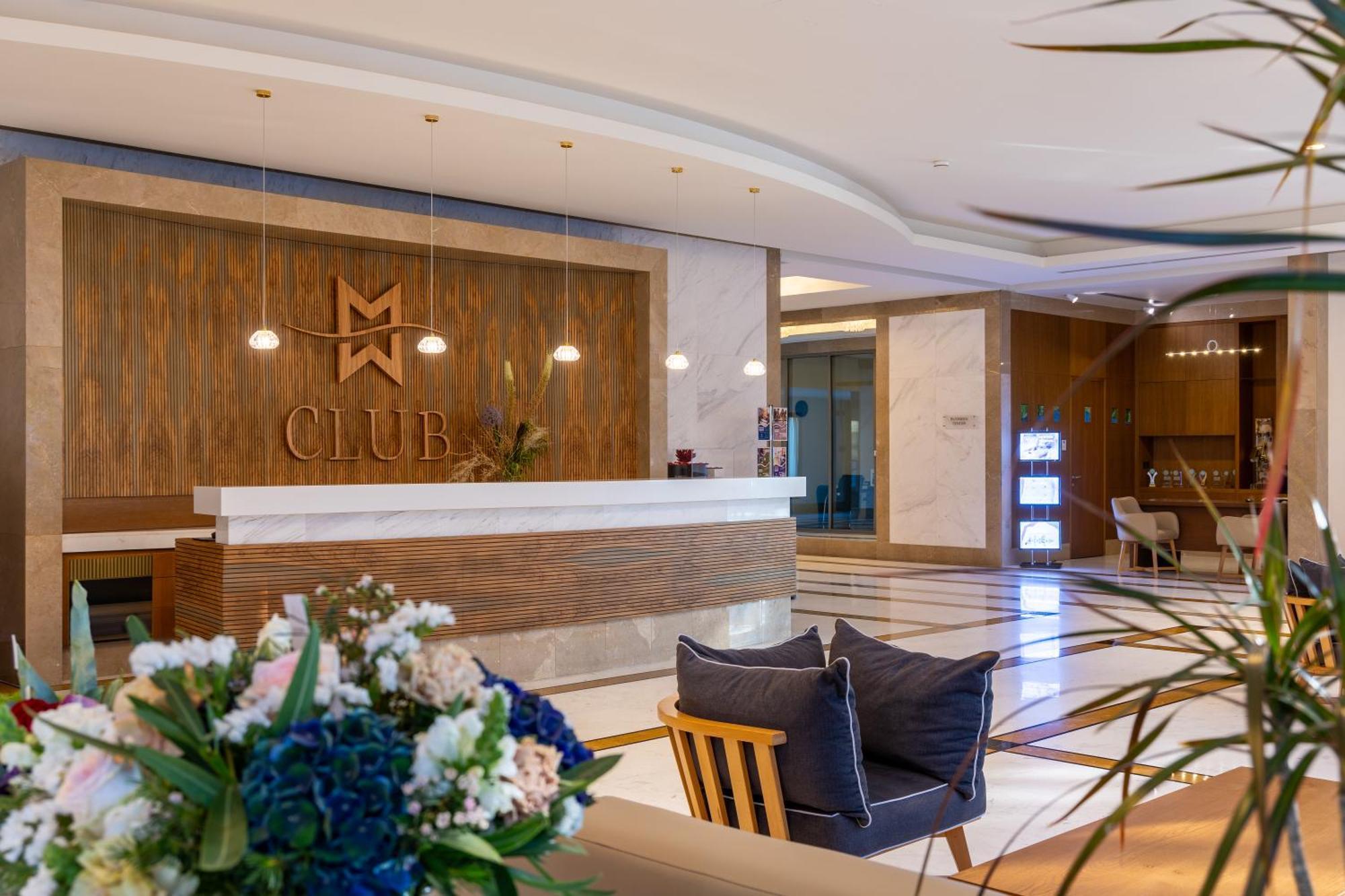 Miraggio Thermal Spa Resort باليوري المظهر الخارجي الصورة Club Hotel
