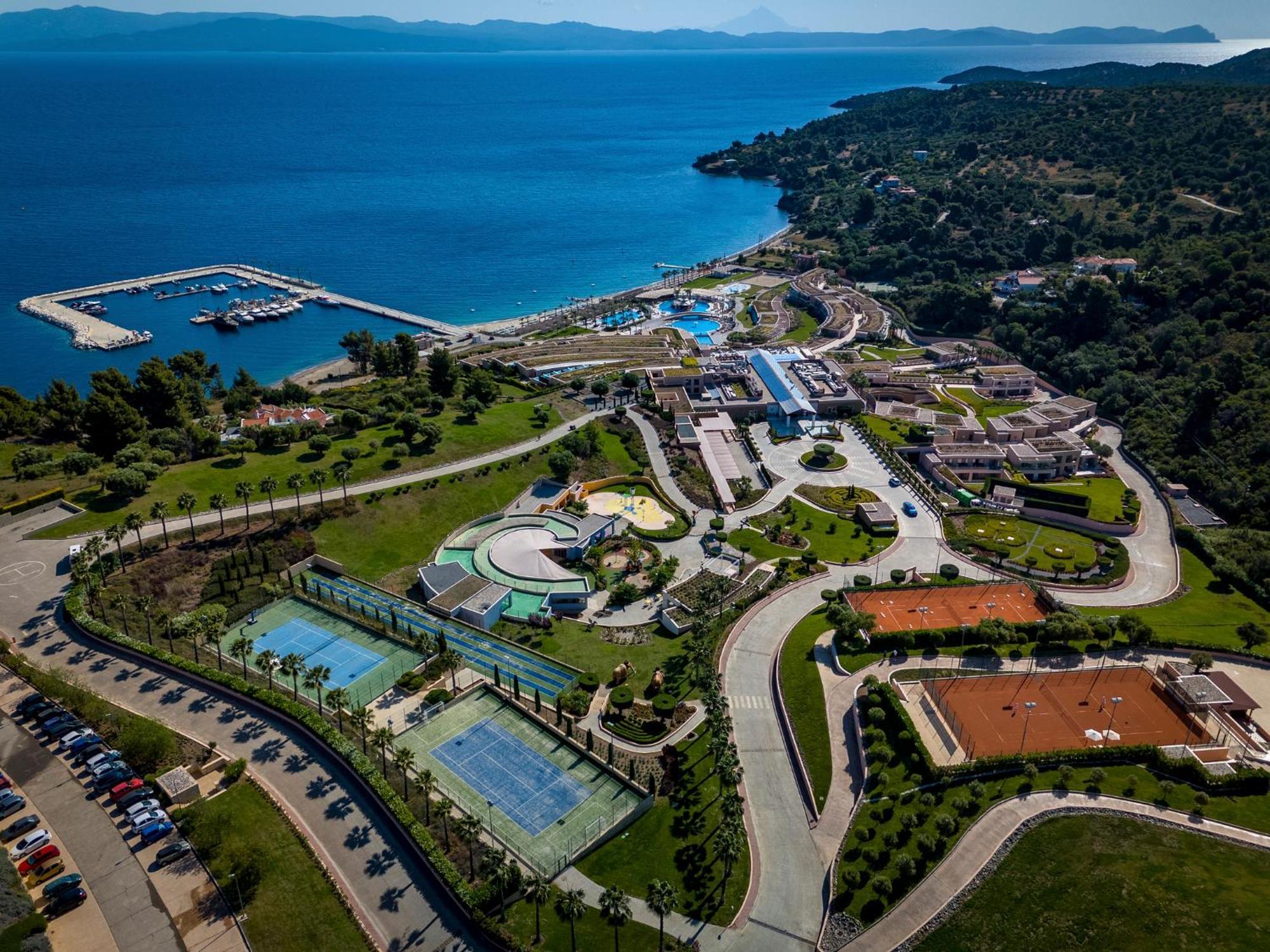 Miraggio Thermal Spa Resort باليوري المظهر الخارجي الصورة Aerial view of the resort