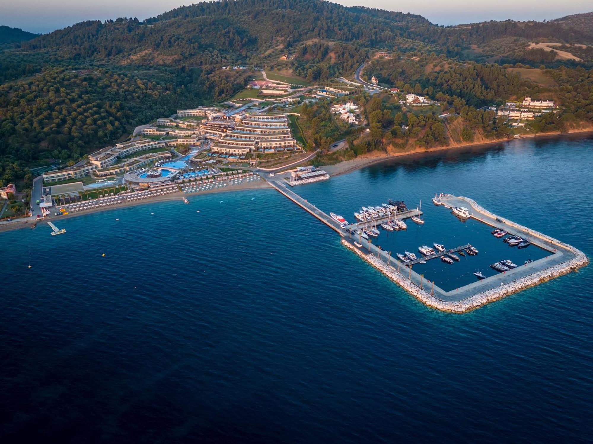 Miraggio Thermal Spa Resort باليوري المظهر الخارجي الصورة Aerial view of the resort